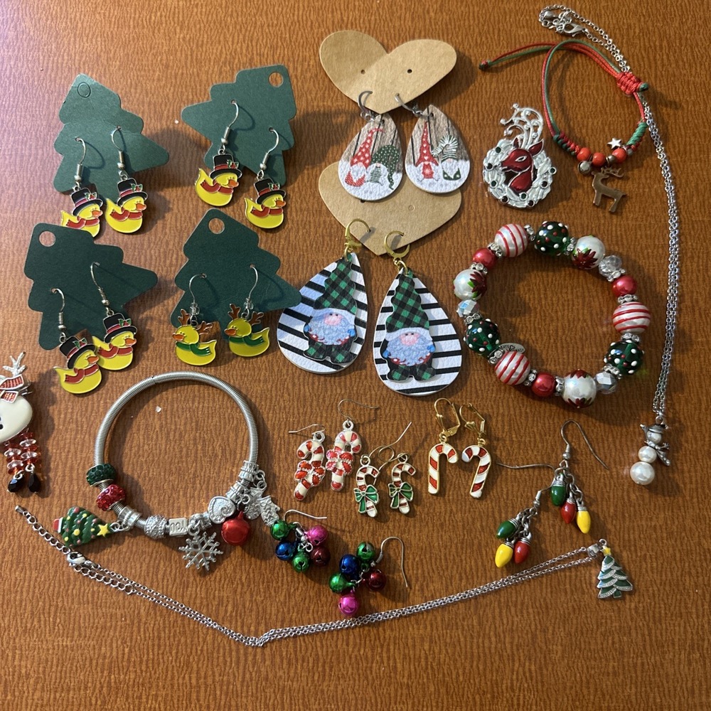 Lot Of Christmas Holiday Jewekry Pin‎ Earrings Necklaces